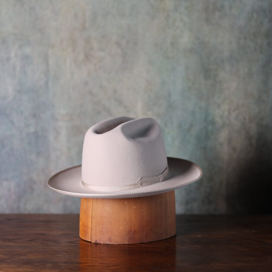 White Cattleman Crown Dress Felt Hat